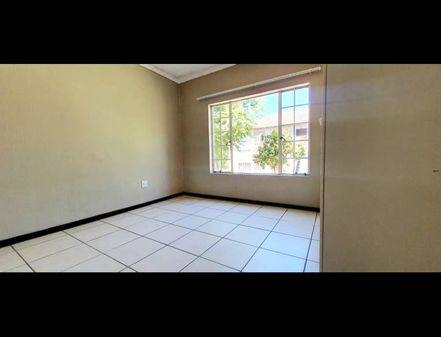 2 BEDROOM APARTMENT FOR SALE IN WILGEHEUWEL